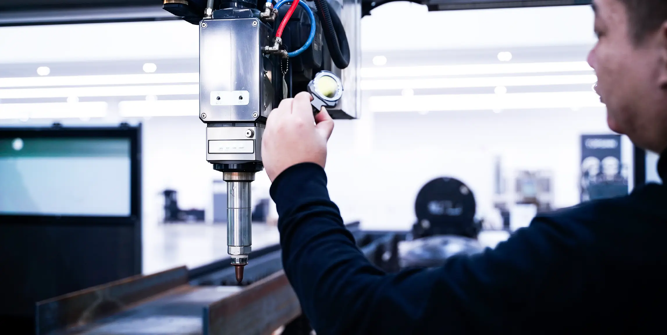 Installation der AORE GR-H All-in-One-Laserschneidmaschine.webp